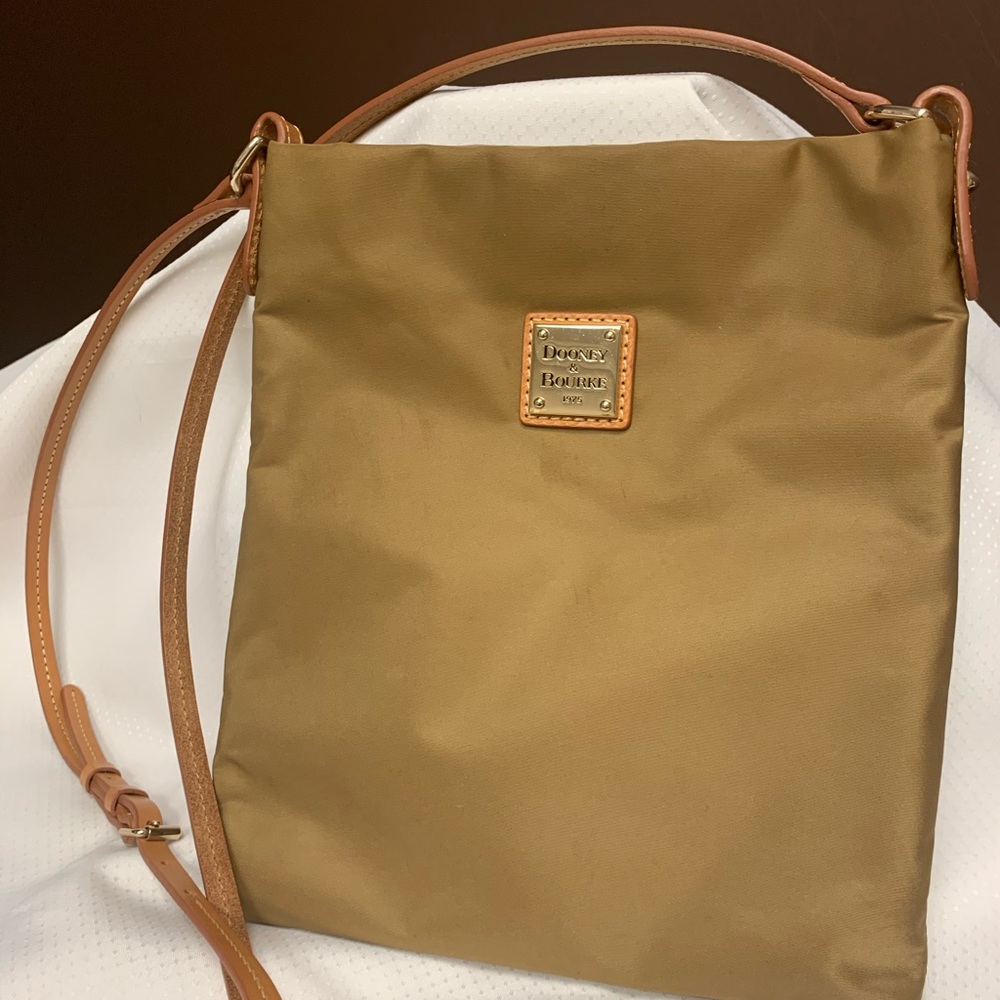 Dooney and Bourke crossbody purse